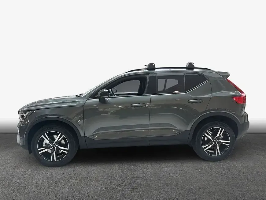 Neu Volvo XC40 Plus 163 PS (119 kW) 2026 Grün SUV