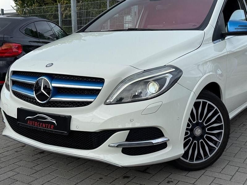Gebraucht Mercedes B250e 131 kW (179 PS) 2015 Weiß Van / Kleinbus