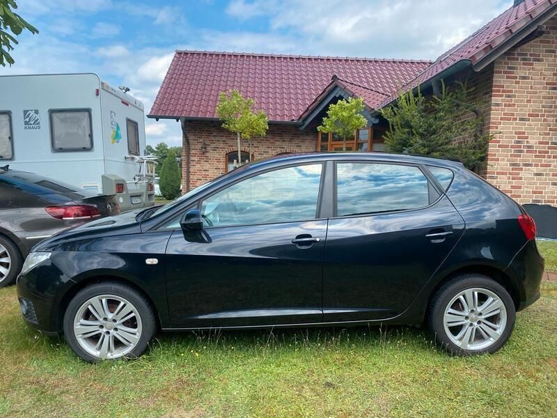 Schwarz Gebraucht 2010 Seat Ibiza Style Limousine | 5.450 € (Fairer Preis) - Bild 1/4