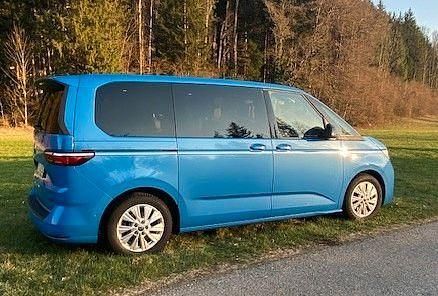 Gebraucht VW Multivan Style 150 PS (110 kW) 2022 Blau Van