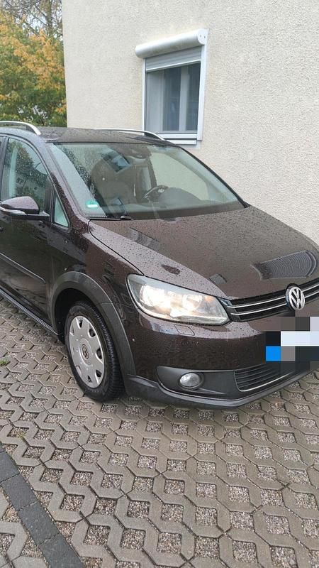Violet Gebraucht 2013 VW Touran Cross Van / Kleinbus | 10.499 € (Fairer Preis) - Bild 1/4
