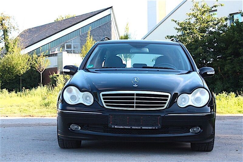 Schwarz Gebraucht 2004 Mercedes C320 Avantgarde Kombi | 5.700 € (Etwas zu teuer) - Bild 1/4