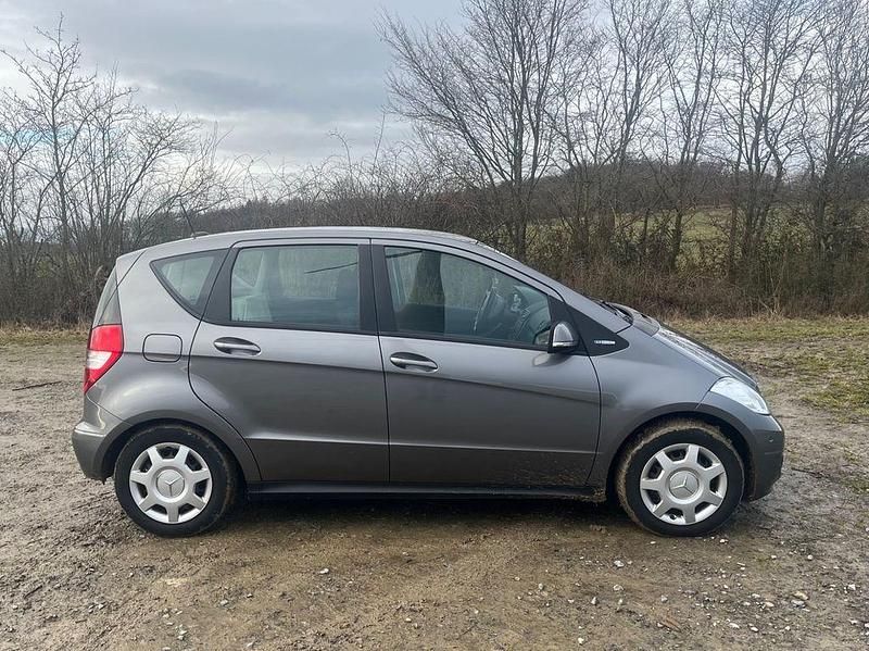 Gebraucht Mercedes A160 95 PS (69 kW) 2011 Silber Van / Kleinbus