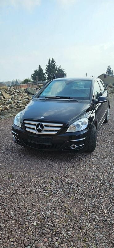 Gebraucht Mercedes B200 140 PS (102 kW) 2011 Schwarz Van / Kleinbus