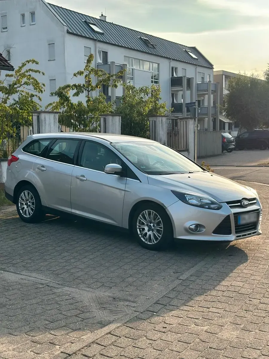 Gebraucht Ford Focus Titanium 140 PS (102 kW) 2012 Silber Kombi