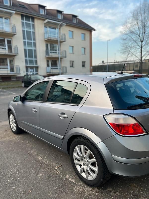Second-hand Opel Astra 110 CP (80 kW) 2004 Gri Coupe