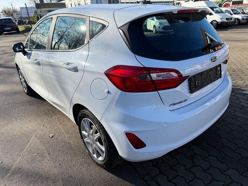 Gebraucht Ford Fiesta Trend 101 PS (74 kW) 2019 Weiß Kleinwagen