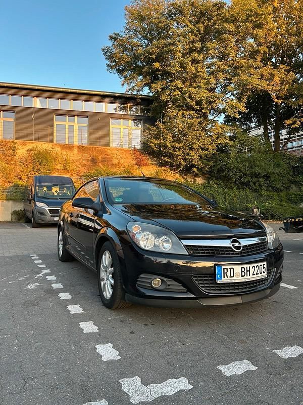 Schwarz Gebraucht 2009 Opel Astra Cabriolet Cabrio | 2.000 € (Guter Preis) - Bild 1/4