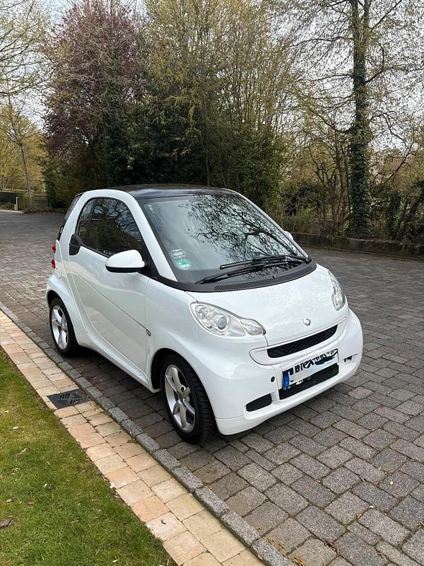 Gebraucht Smart ForTwo Coupé 71 PS (52 kW) 2011 Weiß Coupé