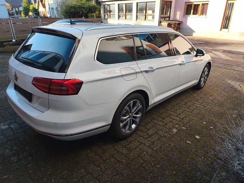 Gebraucht VW Passat Highline 190 PS (139 kW) 2016 Weiß Kombi