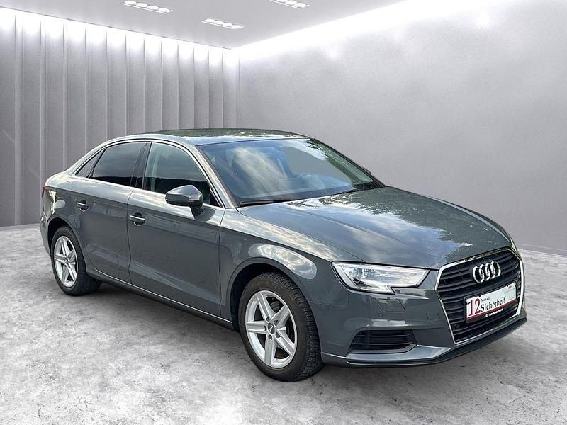 Grau Gebraucht 2017 Audi A3 Comfort Limousine | 17.499 € (Guter Preis) - Bild 1/4