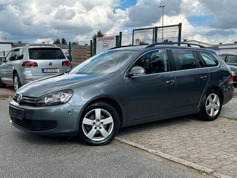 Gebraucht VW Golf VI Comfortline 105 PS (77 kW) 2010 Grau Kleinwagen