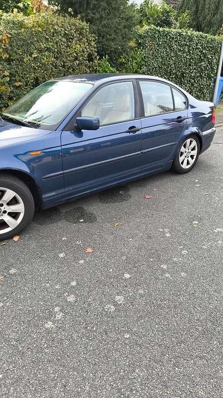 Gebraucht BMW 320 150 PS (110 kW) 2004 Blau Limousine