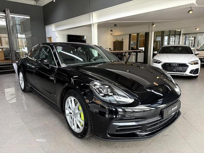 Gebraucht Porsche Panamera 4 Chrono 462 PS (339 kW) 2020 Schwarz Limousine