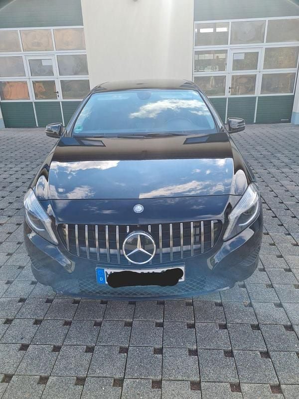 Schwarz Gebraucht 2014 Mercedes A180 Urban Kombi | 12.500 € (Guter Preis) - Bild 1/4