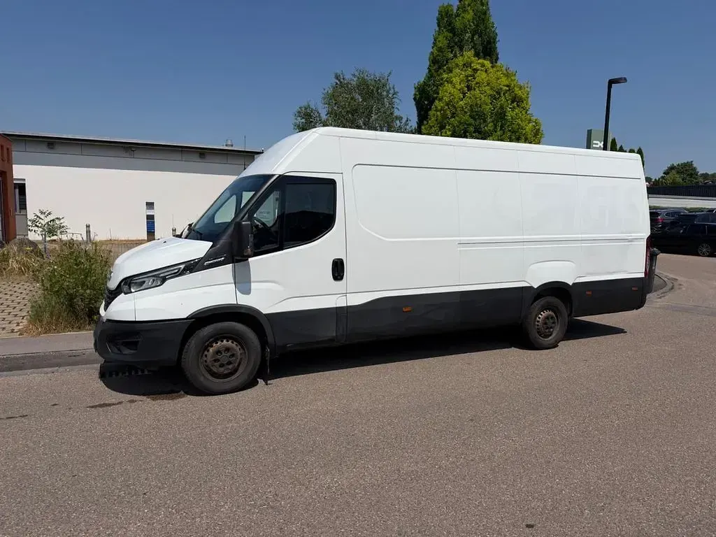 Gebraucht Iveco Daily 155 PS (114 kW) 2021 Weiß Limousine
