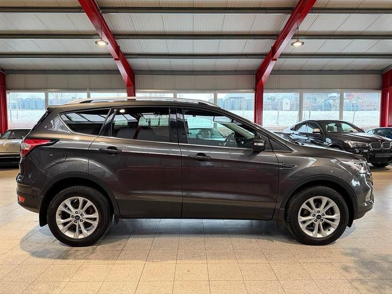 Gebraucht Ford Kuga Titanium 150 PS (110 kW) 2019 Grau SUV