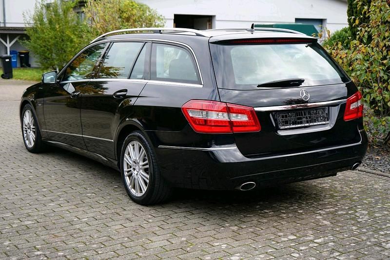 Gebraucht Mercedes E350 231 PS (169 kW) 2010 Schwarz Kombi