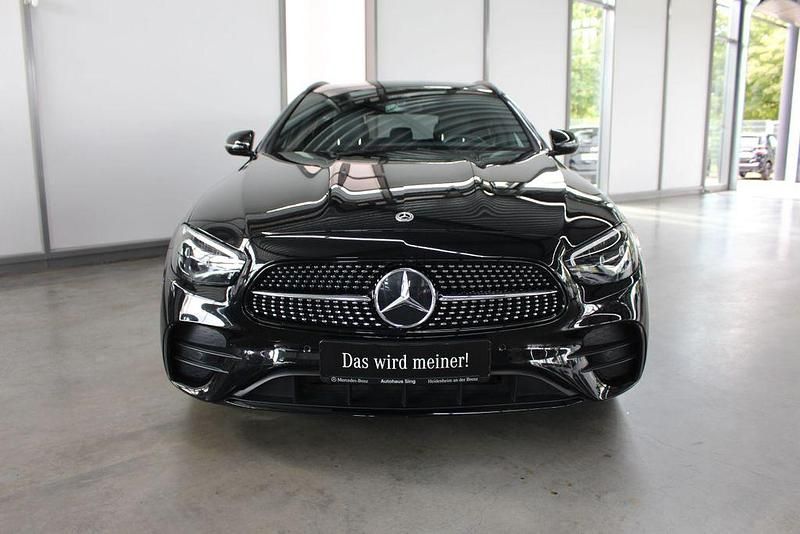 Gebraucht Mercedes E200 AMG 197 PS (144 kW) 2022 Schwarz , metalliclack obsidianschwarz Limousine