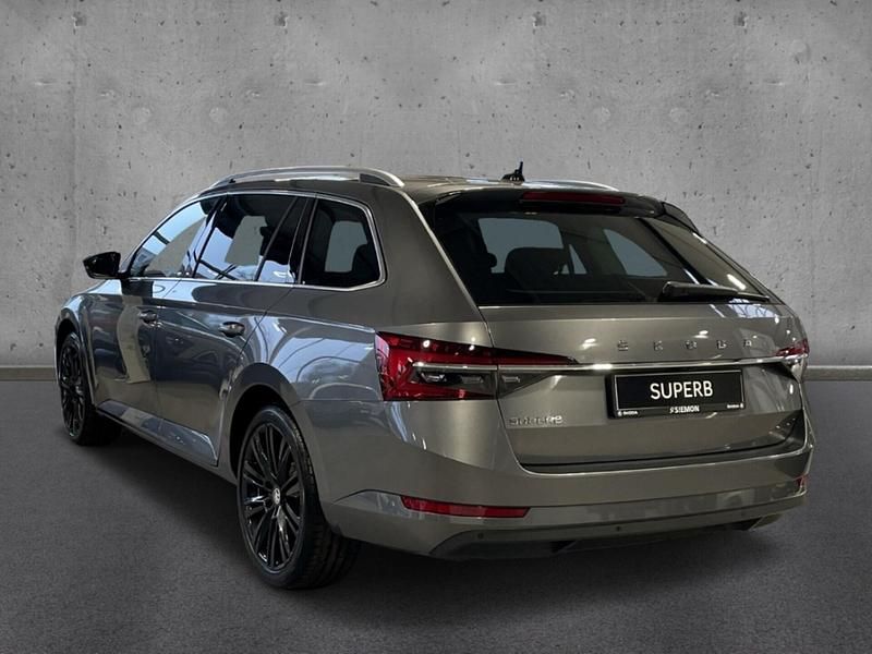 Gebraucht Skoda Superb Style 150 PS (110 kW) 2024 Grau Kombi