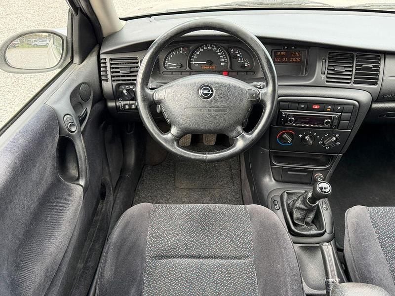 Gebraucht Opel Vectra Edition 101 PS (74 kW) 2000 Grau Kombi