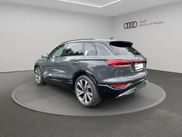 Gebraucht Audi Q6 e-tron Performance 225 kW (306 PS) 2025 Magnetgrau SUV