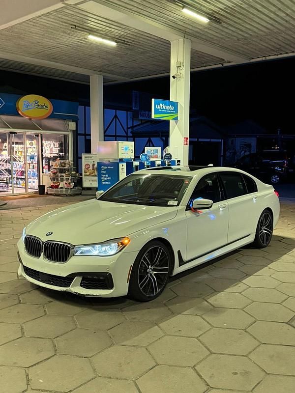 Weiß Gebraucht 2017 BMW 750 Limousine | 32.000 € (Etwas zu teuer) - Bild 1/4
