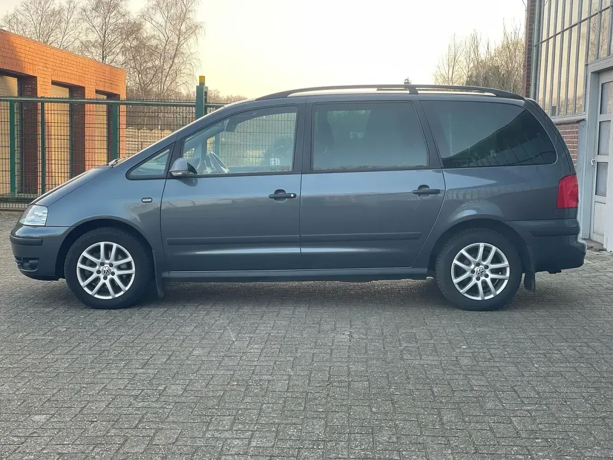 Gebraucht VW Sharan 116 PS (85 kW) 2008 Grau Van / Kleinbus