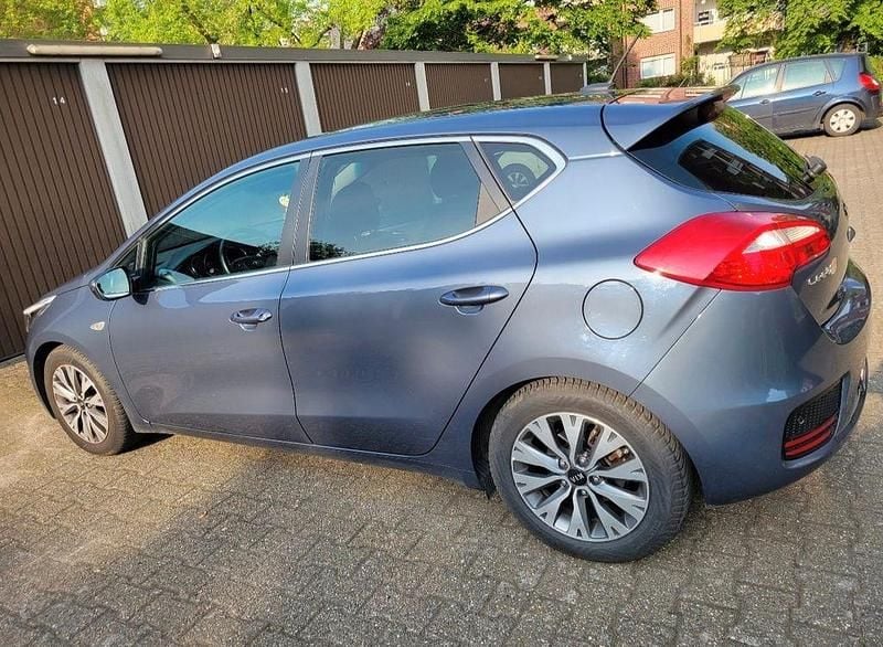 Gebraucht Kia Ceed DREAM-TEAM Edition 135 PS (99 kW) 2017 Blau Kleinwagen