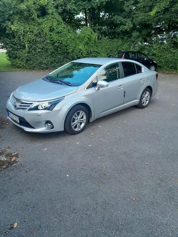 Silber Gebraucht 2012 Toyota Avensis Edition Limousine | 9.000 € (Fairer Preis) - Bild 1/4
