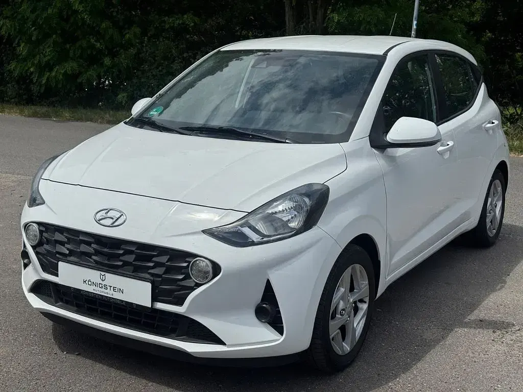 Gebraucht Hyundai i10 Trend 84 PS (61 kW) 2022 Weiß Kleinwagen