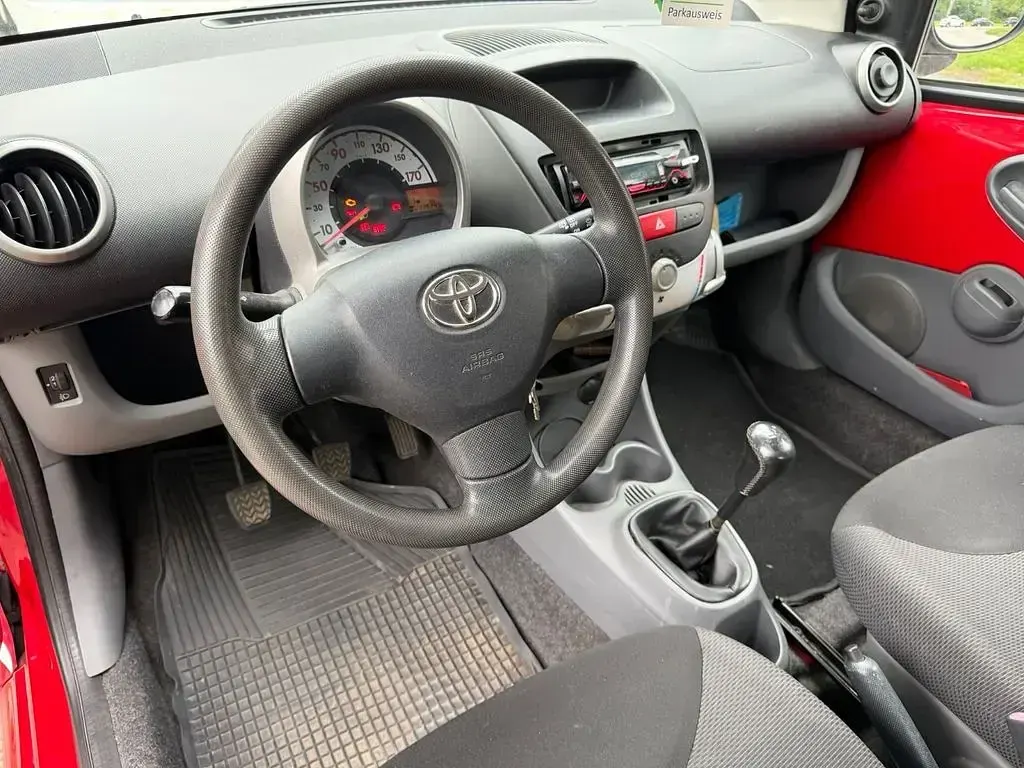 Gebraucht Toyota Aygo 68 PS (50 kW) 2008 Rot Kleinwagen