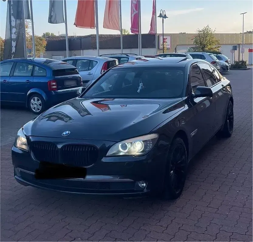 Gebraucht BMW 730 215 PS (158 kW) 2010 Schwarz Limousine