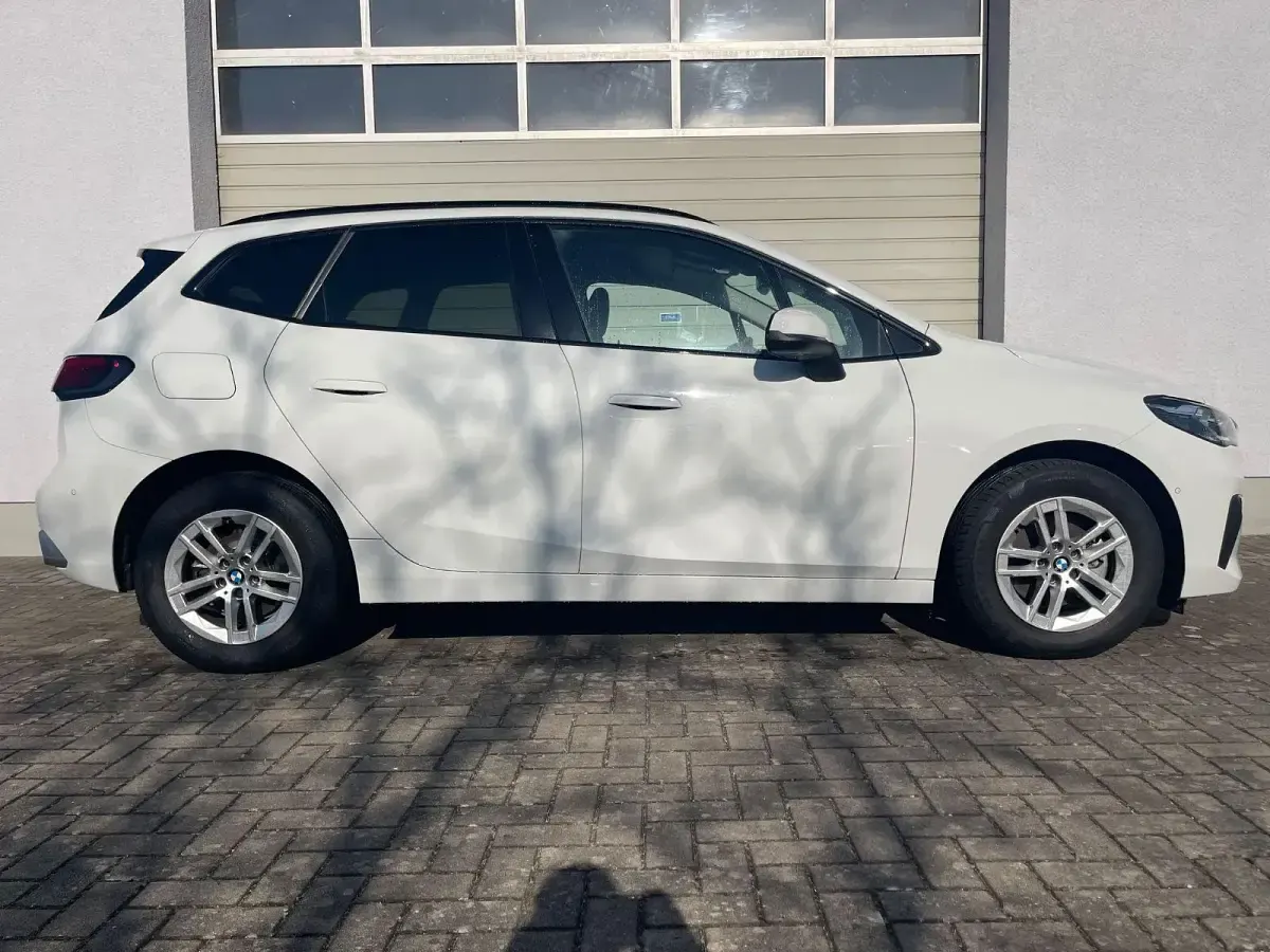 Gebraucht BMW 218 Active Tourer Performance 150 PS (110 kW) 2022 Weiß Van / Kleinbus