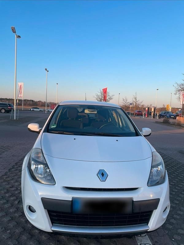 Gebraucht Renault Clio II 75 PS (55 kW) 2011 Weiß Limousine
