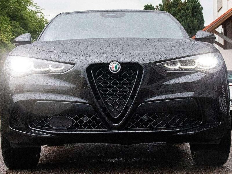 Schwarz Neu 2025 Alfa Romeo Stelvio Quadrifoglio SUV | 106.991 € - Bild 1/4
