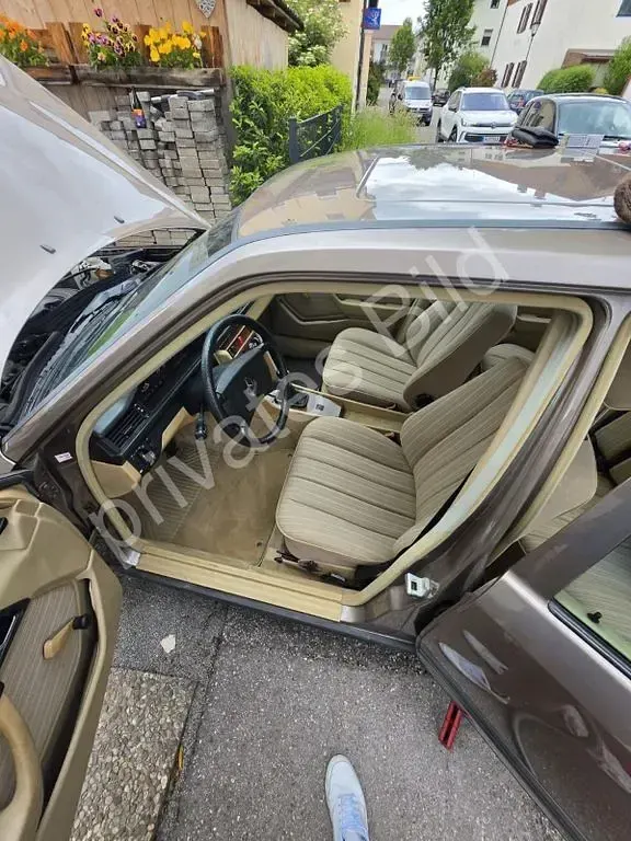 Gebraucht Mercedes E230 132 PS (97 kW) 1988 Braun Limousine