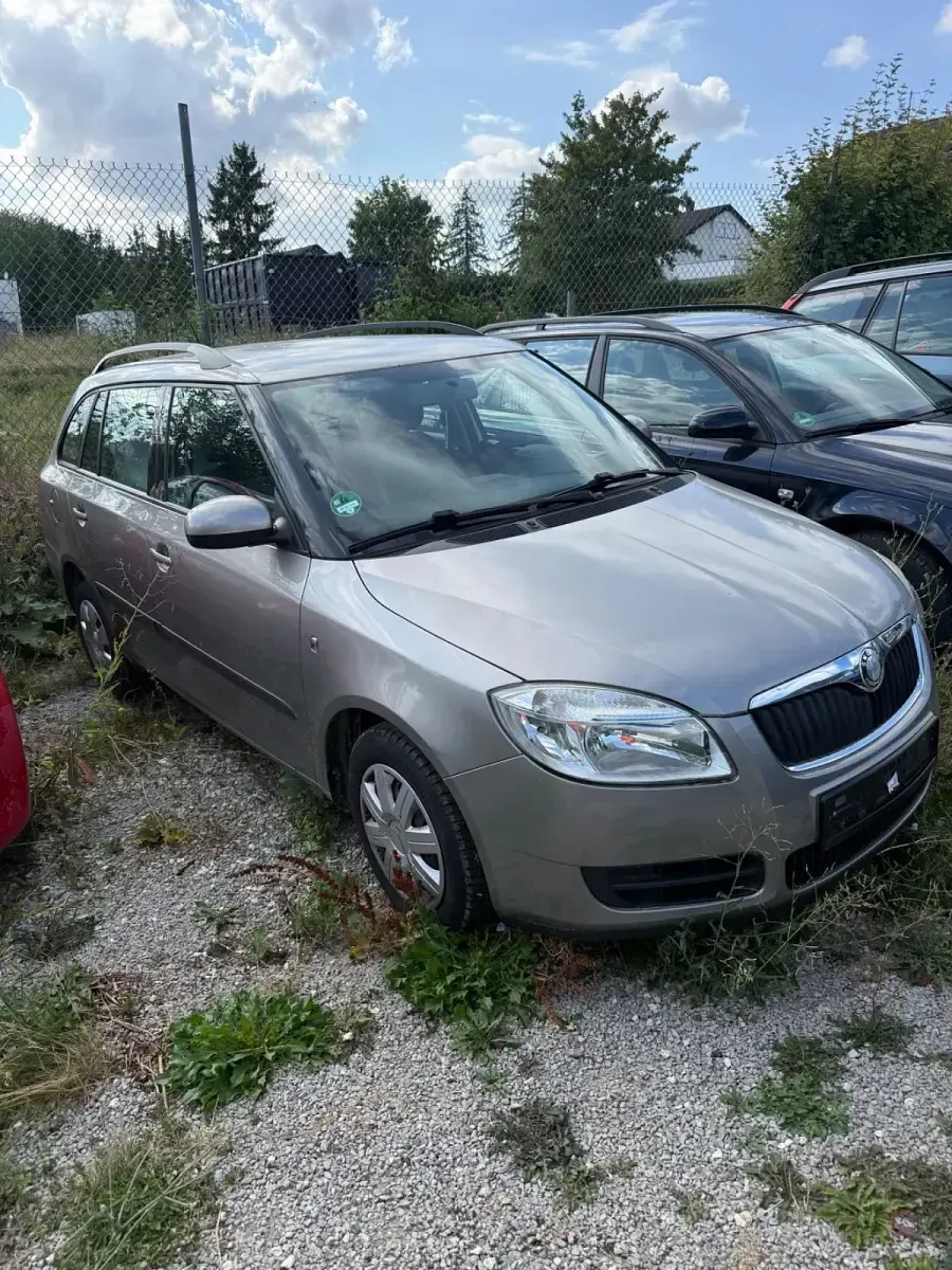 Gebraucht Skoda Fabia 69 PS (50 kW) 2008 Gelb Limousine