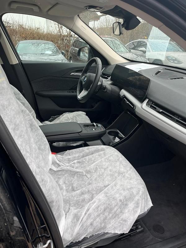 Gebraucht BMW iX1 225 kW (306 PS) 2024 Schwarz SUV