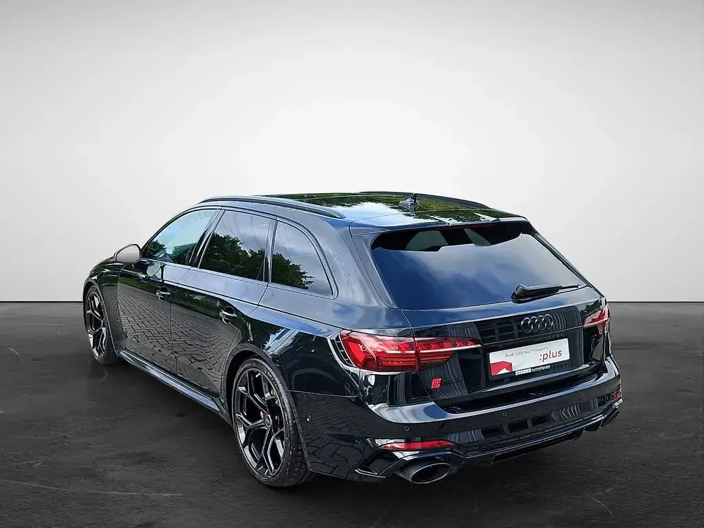 Gebraucht Audi RS4 Ambiente 450 PS (330 kW) 2024 Mythosschwarz metallic Kombi