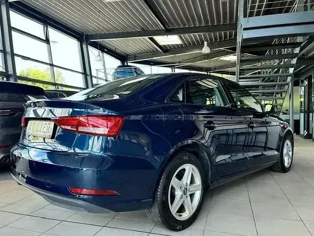 Gebraucht Audi A3 Sport 116 PS (85 kW) 2020 Blau Limousine