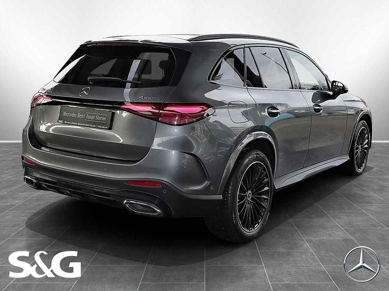 Gebraucht Mercedes GLC400d AMG 252 PS (185 kW) 2023 Metalliclack selenitgrau SUV