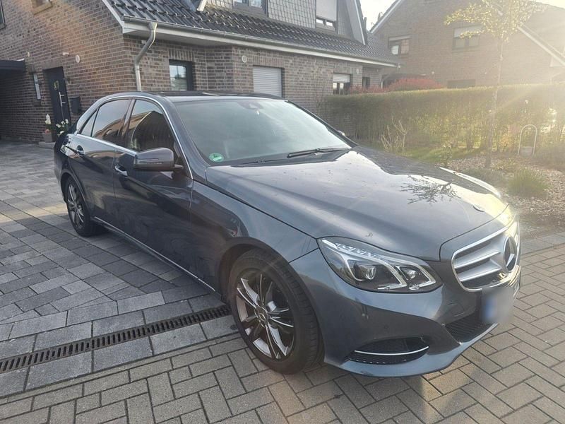 Gebraucht Mercedes E200 Elegance 184 PS (135 kW) 2014 Grau Limousine