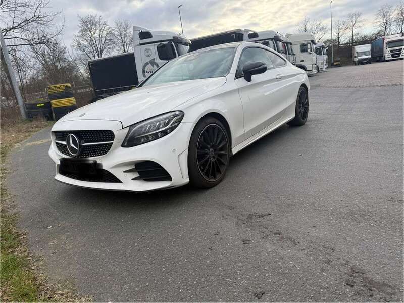 Weiß Gebraucht 2021 Mercedes C180 AMG line Coupé | 35.000 € (Fairer Preis) - Bild 1/4