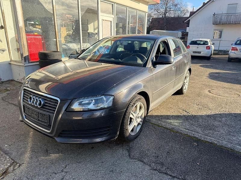 Grau Gebraucht 2010 Audi A3 Attraction Limousine | 3.450 € (Superpreis) - Bild 1/4