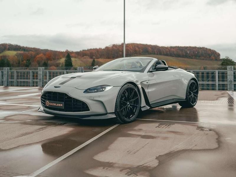Gebraucht Aston Martin V12 Vantage 700 PS (514 kW) 2024 Apex gray Cabrio