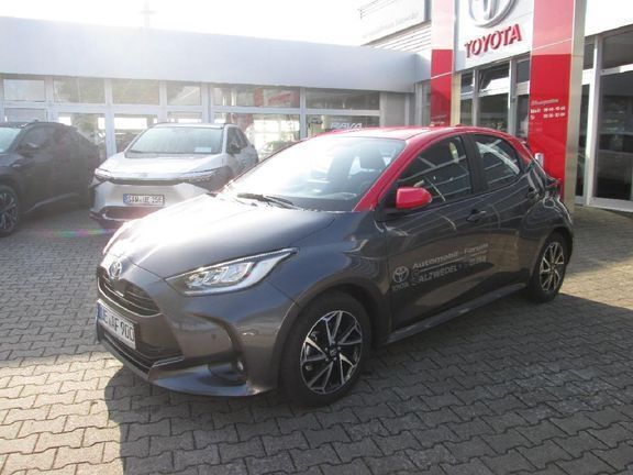 Marlingrau metallic, dach tokio fusion Gebraucht 2021 Toyota Yaris Hybrid Basis | 20.500 € (Guter Preis) - Bild 1/4