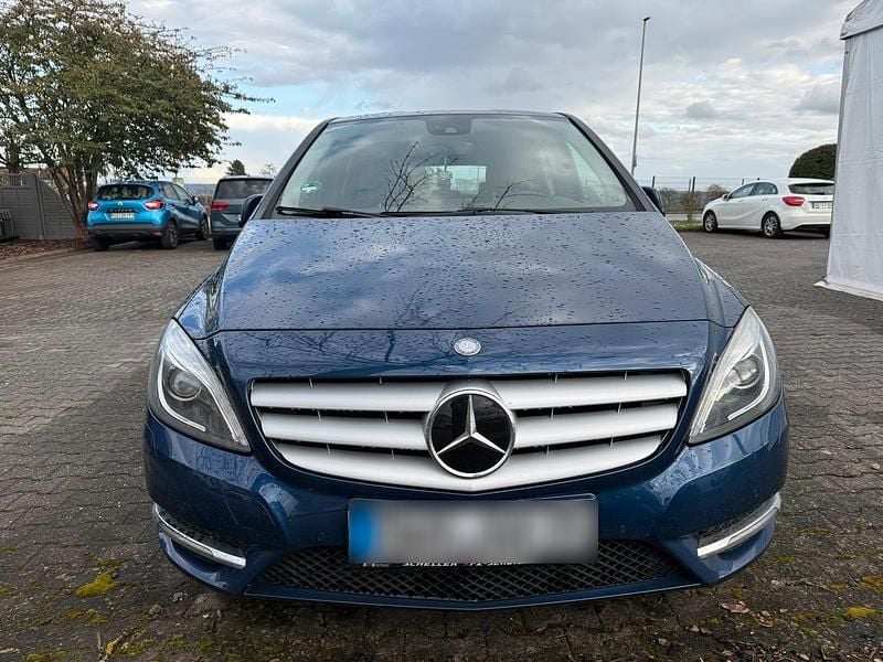 Gebraucht Mercedes B200 135 PS (99 kW) 2012 Blau Van / Kleinbus