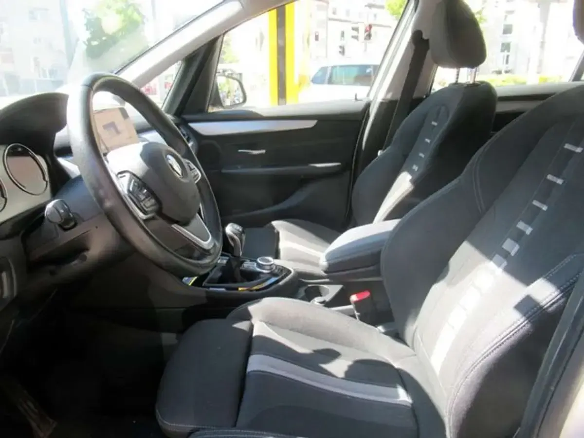 Gebraucht BMW 216 116 PS (85 kW) 2021 Alpinweiss Van / Kleinbus