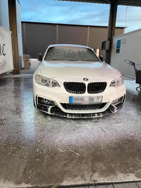 Weiß Gebraucht 2015 BMW M235 Performance Coupé | 24.500 € (Fairer Preis) - Bild 1/4
